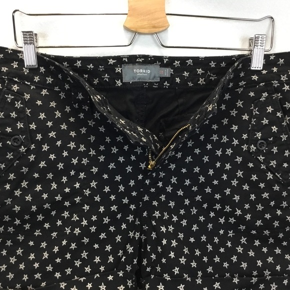 Torrid Star Print Twill Military Short - Picture 3 of 10